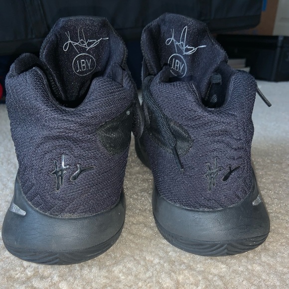 Men’s kyrie 2’s - Picture 3 of 5
